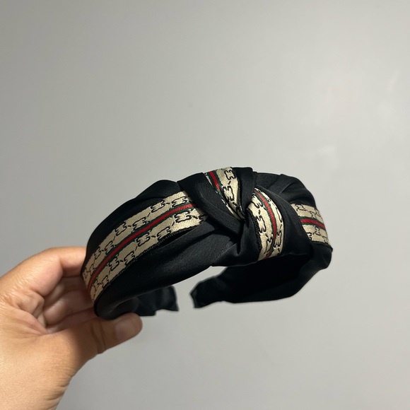 Elegant Black and Gold Headband - Picture 4 of 4